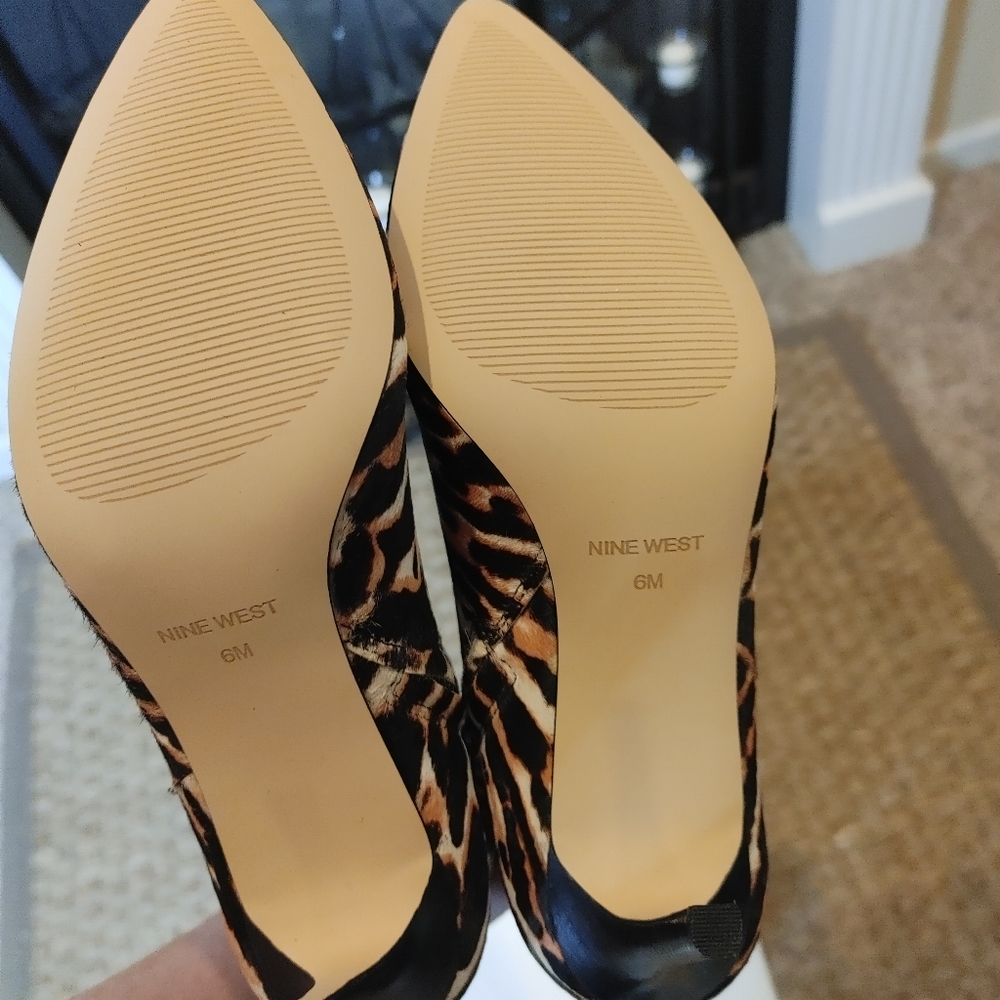 NINE WEST FHAYLA 💥NEW IN BOX💥 POINTED TOE BOOTIE,BLACK MULTI PONY 6M - Picture 15 of 16
